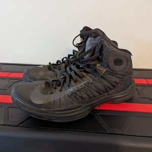 2012 Nike Hyperdunk Basketball Shoes - size 11